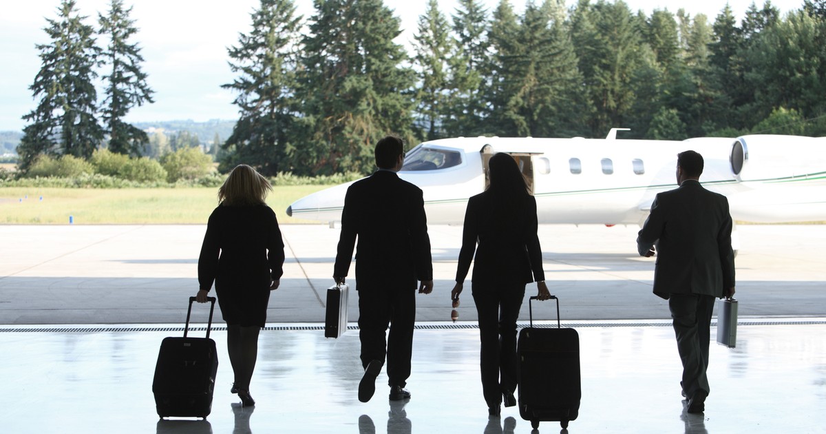 De rike flykter fra Norge.  De leker ikke sniking, de bryr seg ikke om raseri