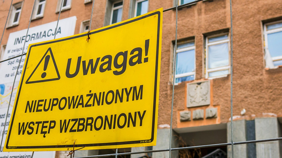 Firmy, które pracowały przy remoncie Sądu Rejonowego w Olsztynie zaczęły opuszczać plac budowy.