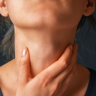 „Mintha egy golflabda akadt volna a torkomba” – női szívroham tünetei, amiket nem szabad figyelmen kívül hagyni