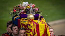 Megdöbbentő dolgot árult el II. Erzsébet egyik katonája: már a királynő halála előtti napokban erre készültek