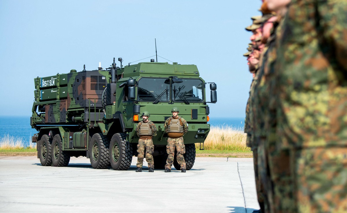 Ten kraj pilnie kupuje systemy obrony. Tłumaczy to "sytuacją w Polsce"