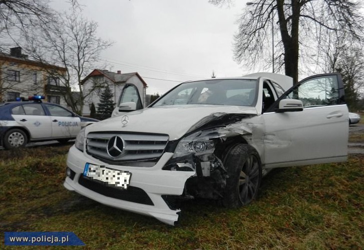 Rozbity mercedes