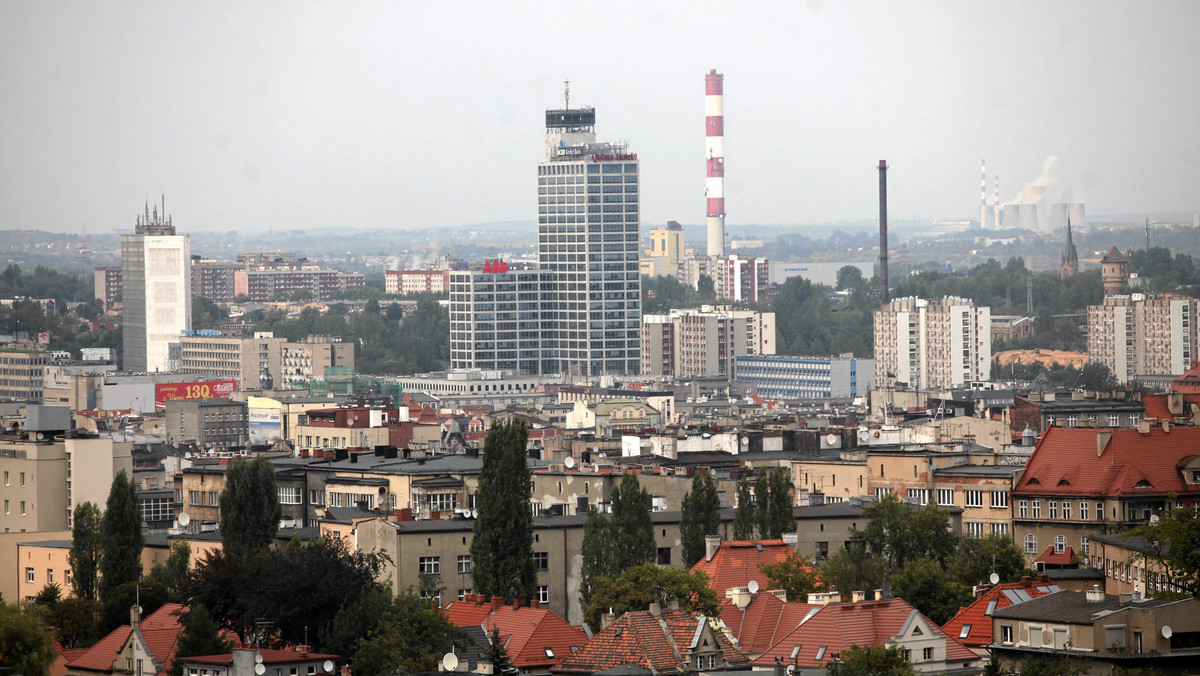 Katowice należały we wtorek do najcieplejszych miast w Polsce. Jeszcze przed południem temperatura przekroczyła 11, a w centrum miasta nawet 12 stopni. To więcej od rekordowej temperatury Wigilii sprzed 40 lat, ale mniej od rekordu całego grudnia z 1989 r.