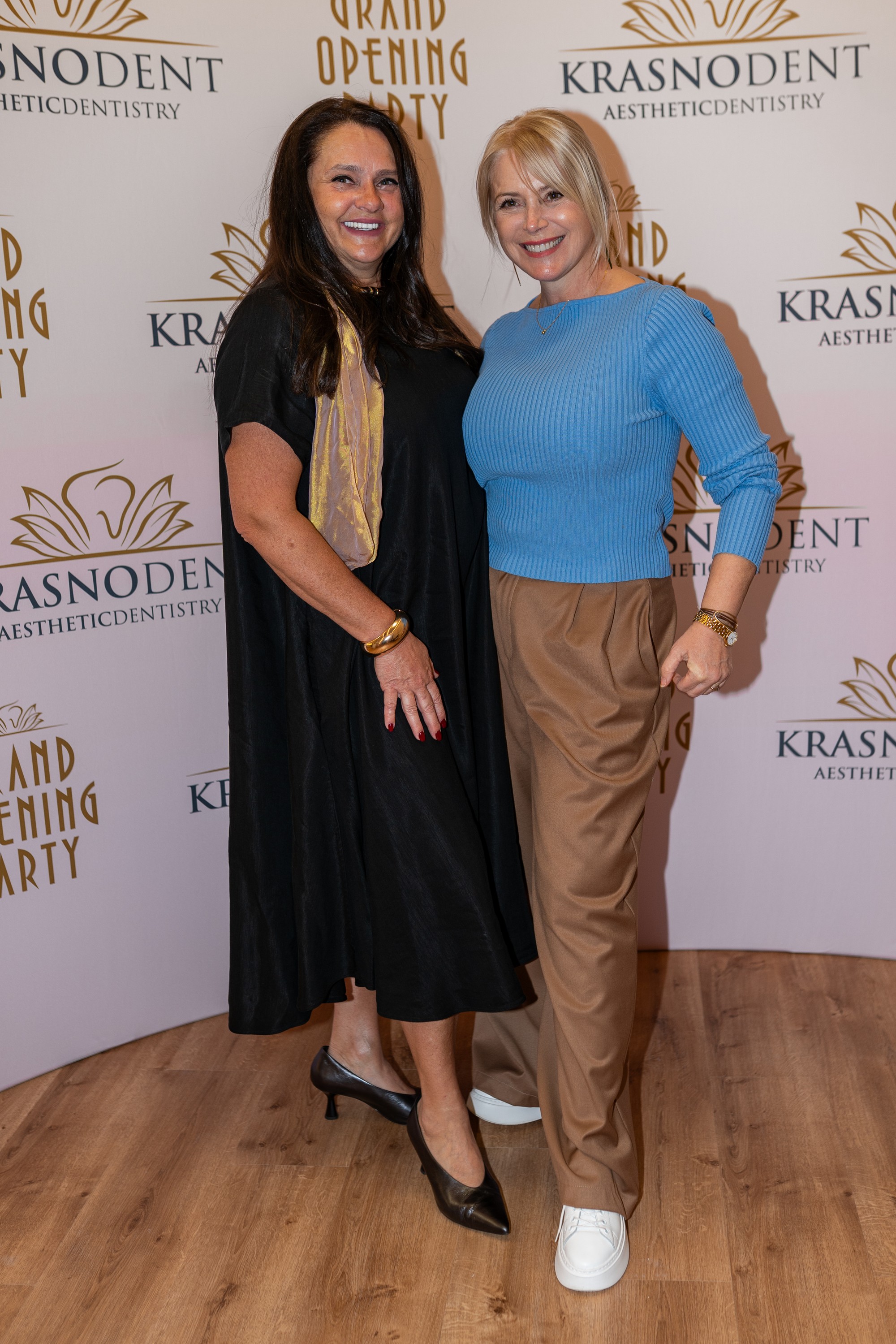 MUDr. Alena Felszeghy a Zuzana Vačková na slávnostnom otvorení estetickej zubnej ambulancie.
