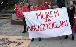 Całe 500+ wpłacili na fundusz strajkowy nauczycieli. Dokładnie 108 tys. zł [WIDEO]