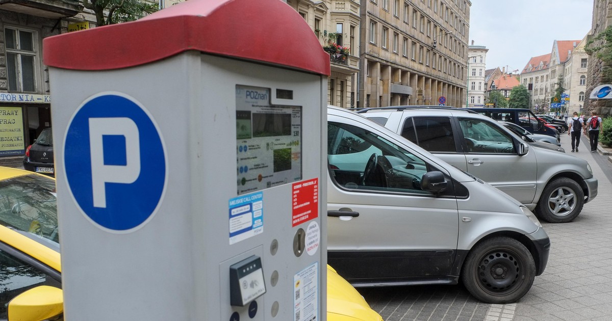 Jak parkować za darmo w strefie płatnego parkowania? Trzeba znać ten przycisk