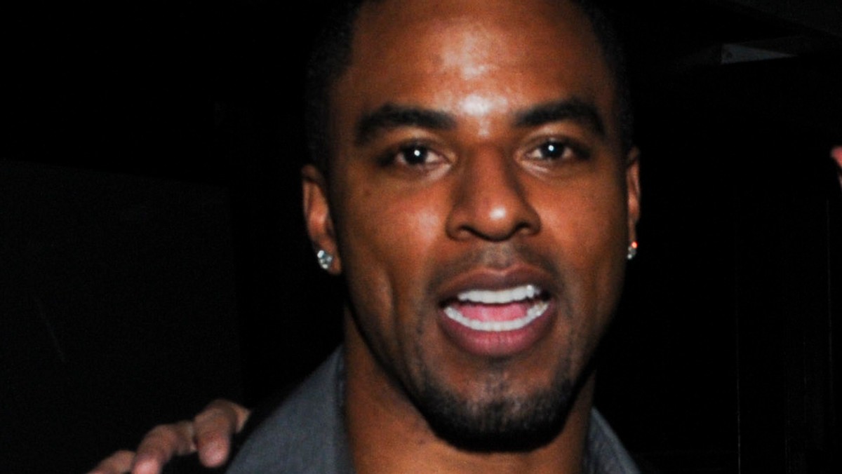 Darren Sharper, były gwiazdor National Football League, został aresztowany w Los Angeles pod zarzutem gwałtu - informuje portal tmz.com.