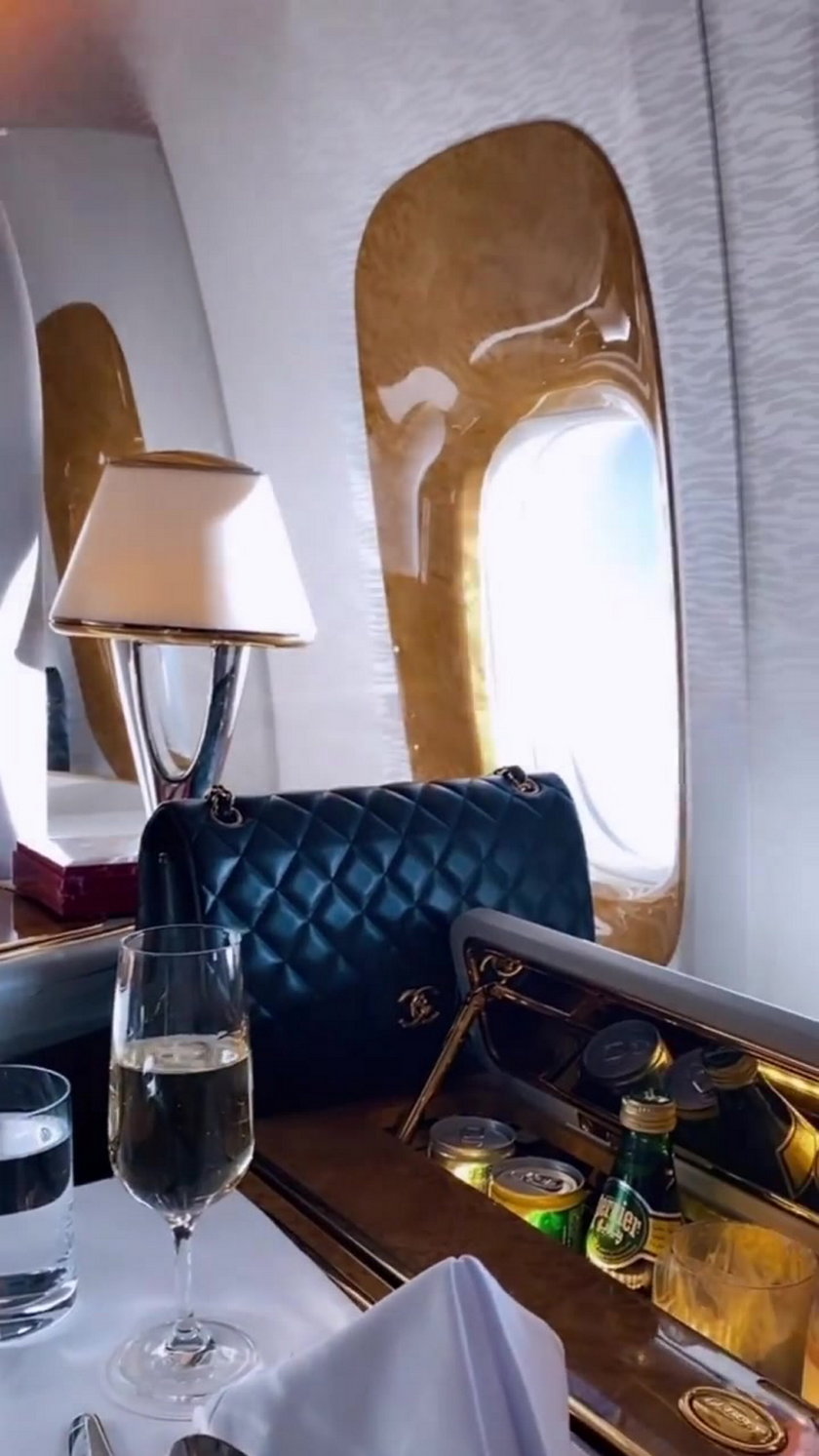 Patrycja Tuchlińska na pokładzie luksusowego samolotu