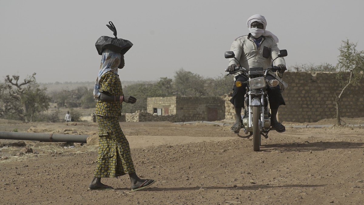 Wielka zmiana nazwy, stary terror? Mali wciąż ucieka przed rosyjskimi najemnikami