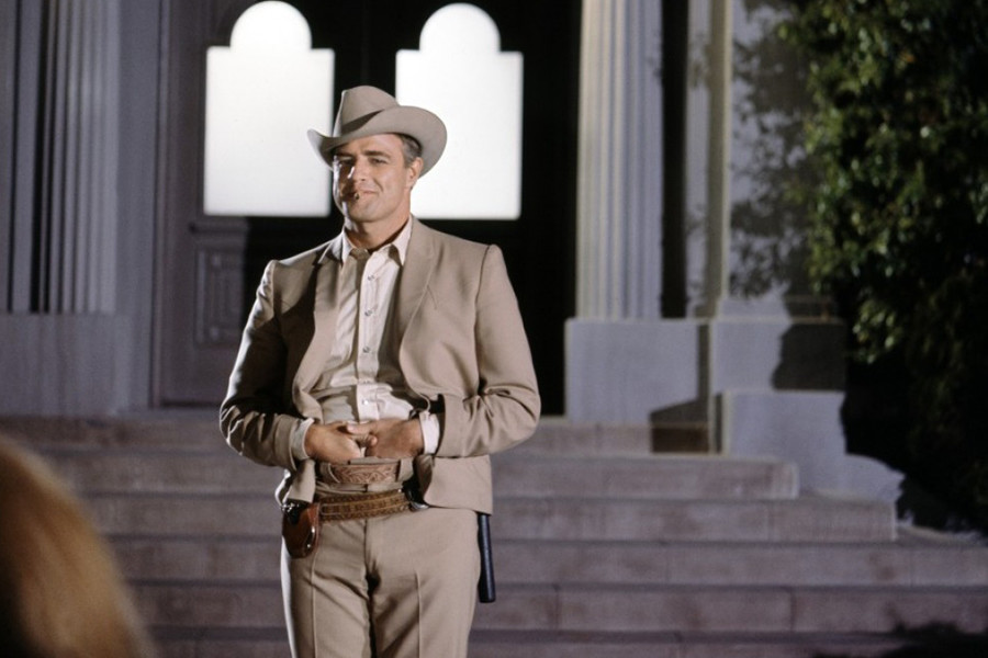 Marlon Brando jako Szeryf Calder w filmie "Obława" (1966)