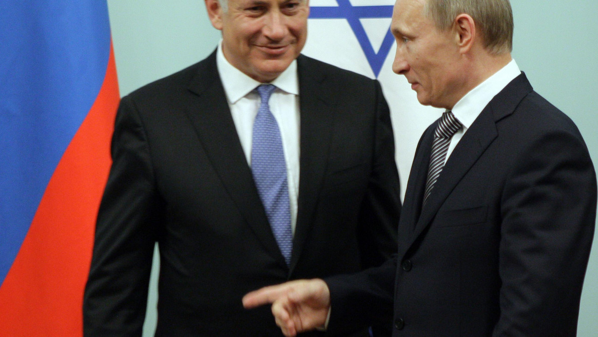 Premier Izraela Benjamin Netanjahu podczas wizyty w Moskwie i czwartkowych spotkań z premierem i prezydentem Rosji apelował o nieprzejednaną politykę wobec Iranu; jednocześnie złożył hołd "bohaterstwu narodu rosyjskiego w walce z nazizmem".