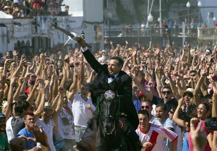 Tradycyjna parada jeździecka w Hiszpanii