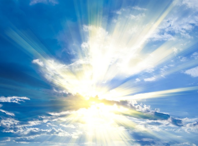 Zimą trzeba chronić się przed słońcem