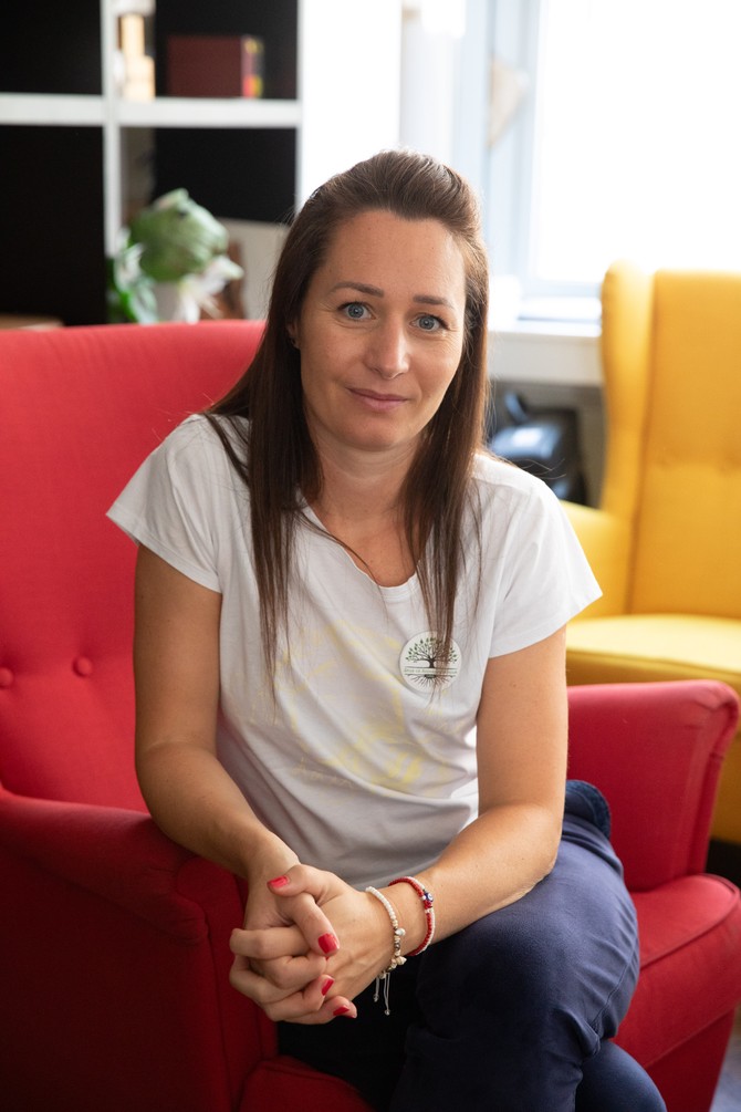 Jelena Hađasija, Lenkina mama, ispred udruženja "Deca sa ahondroplazijom"