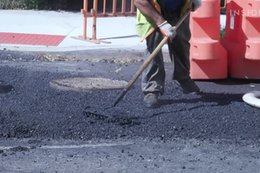 "Asfalt można recyklingować w nieskończoność". Dlaczego firmy tego nie robią?