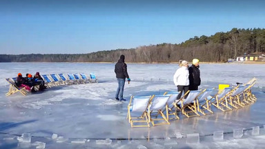 Na jeziorze Płotki w Pile powstała niezwykła, lodowa karuzela