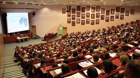 Niepokojące zjawisko na polskich uczelniach. Studenci masowo rezygnują