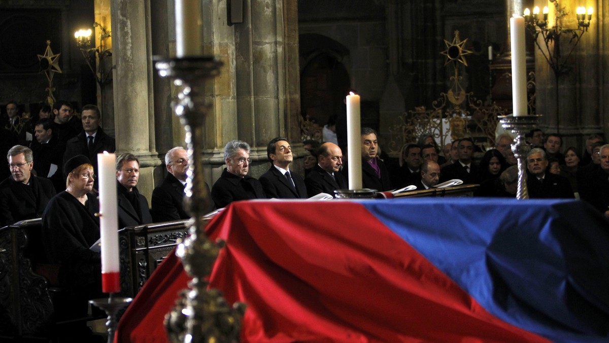 Przyjaciele z dawnego czeskiego podziemia artystycznego pożegnali w piątek wieczorem koncertem zmarłego w ubiegłą niedzielę prezydenta Czechosłowacji i Czech Vaclava Havla.