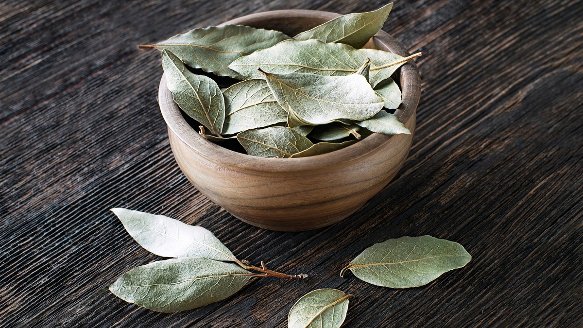 Ruskinje obavezno dodaju lovorov list u šećer: Trik koji će vam uštedeti brdo para