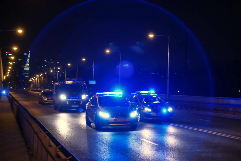 Zderzenie trzech samochodów w Warszawie. Jedna osoba nie żyje