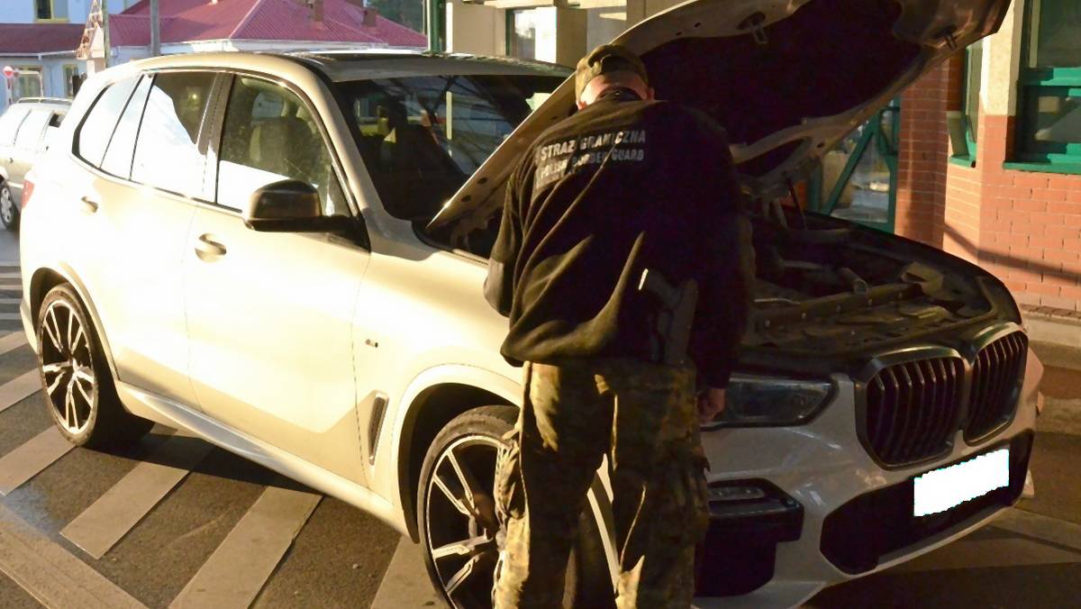 Kradzione BMW odzyskane na granicy
