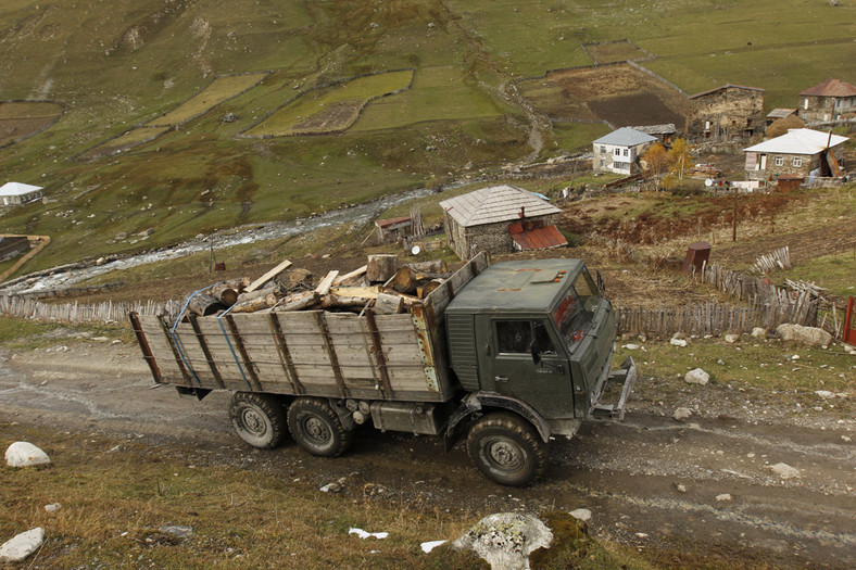 Auto Świat 4x4 Expedition: toast za Gruzję