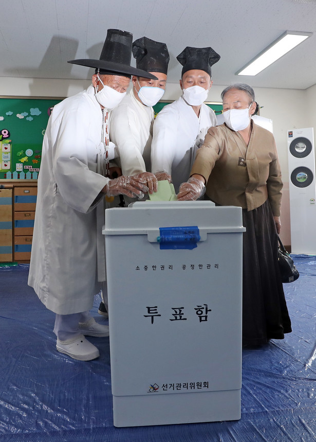 Wybory w czasach pandemii. Koreańczycy zaskoczyli frekwencją