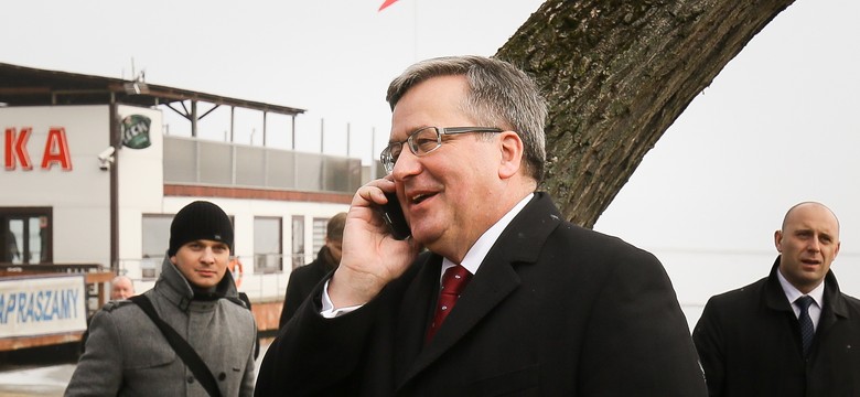 Komorowski nasłał milicję na demonstrantów? Co wynika z książki "Zwykły polski los"?