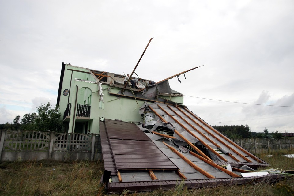 Sobków po przejściu nawałnicy, fot. Piotr Polak/PAP