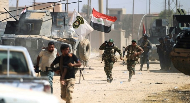 Iraqi forces advance through Tal Afar's Al-Wahda district during an operation to retake the city from the Islamic State group on August 24, 2017