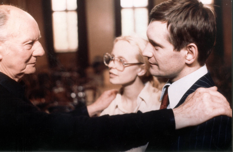 Klany gwiazd: Krystyna Janda, Andrzej Seweryn i John Gielgud na planie filmu "Dyrygent" w 1980 r.