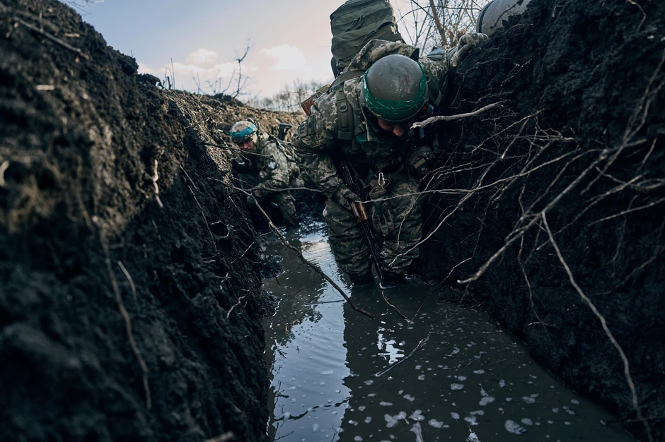 Ukrajinski vojnici u rovu kod Bahmuta 5. marta