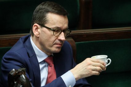 Polska z najniższym spadkiem PKB w Unii i jednym z największych deficytów