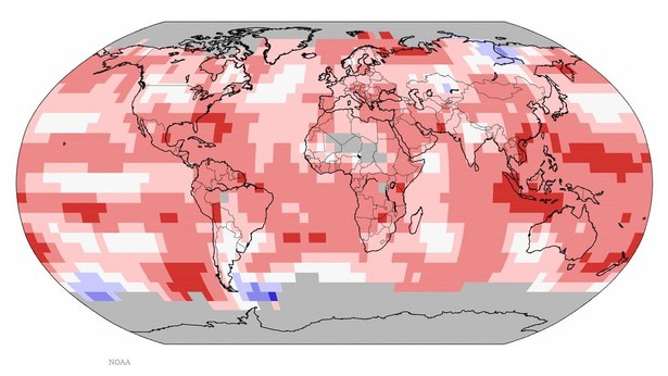 Ciemne, czerwone kwadraty na mapie pokazują miejsca, w których ustanowiono nowe rekordy ciepła w lipcu 2016 roku. Źródło: NOAA