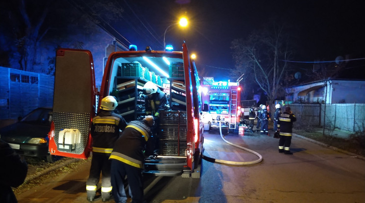 Kigyulladt egy családi ház a XV. kerületben /Fotó: Blikk