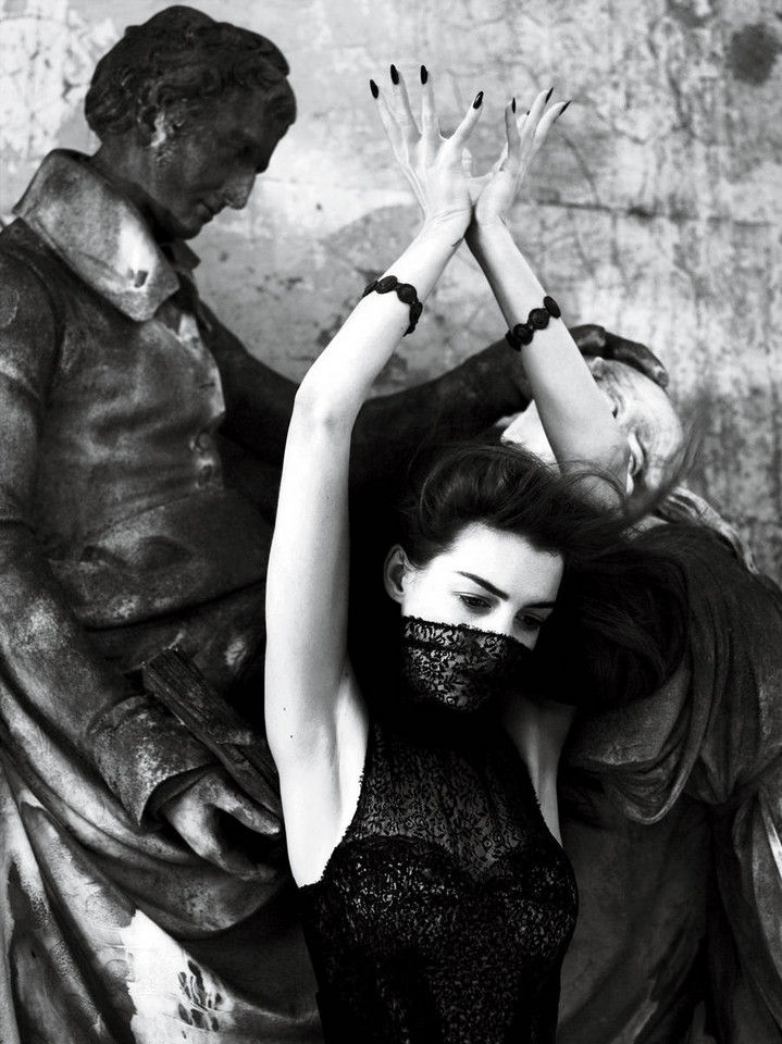 Anne Hathaway dla "Interview Magazine"