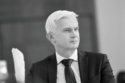 jacek magiera cenił tę książkę. wykupił aż 700 egzemplarzy