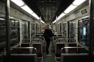 Francja: 365 nowych zgonów spowodowanych zakażeniem koronawirusem