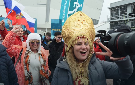 Ruski navijači slave hokejašku titulu ispred dvorane u Južnoj Koreji