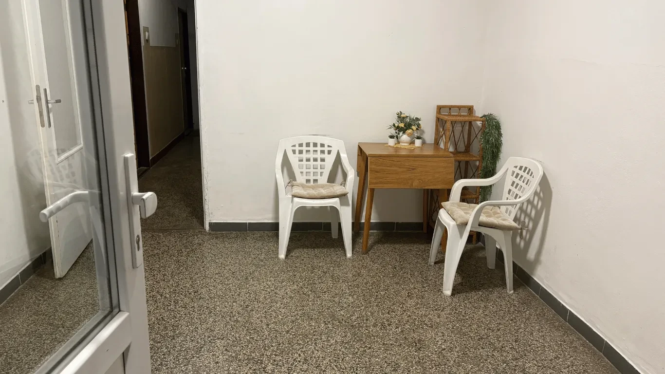 Mnohí obyvatelia sa mylne domnievajú, že pokiaľ na chodbe ostane voľný prechod s hrúbkou jedného metra, všetko je v poriadku.