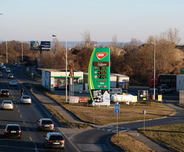 Albo stacje paliw obniżą ceny, albo będą kary. Tak to się robi na Węgrzech