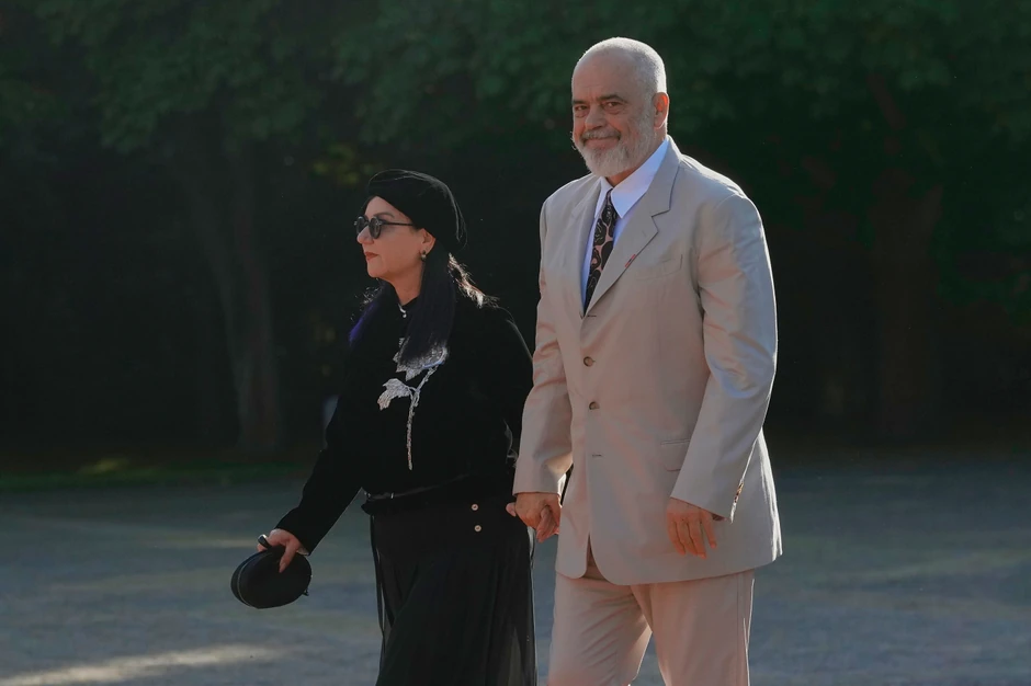 Edi Rama sa suprugom na NATO samitu