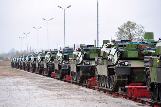 Francja wysłała do Drawska 300 wojskowych i 90 pojazdów, z których połowa to pojazdy pancerne. fot. PAP/Marcin Bielecki