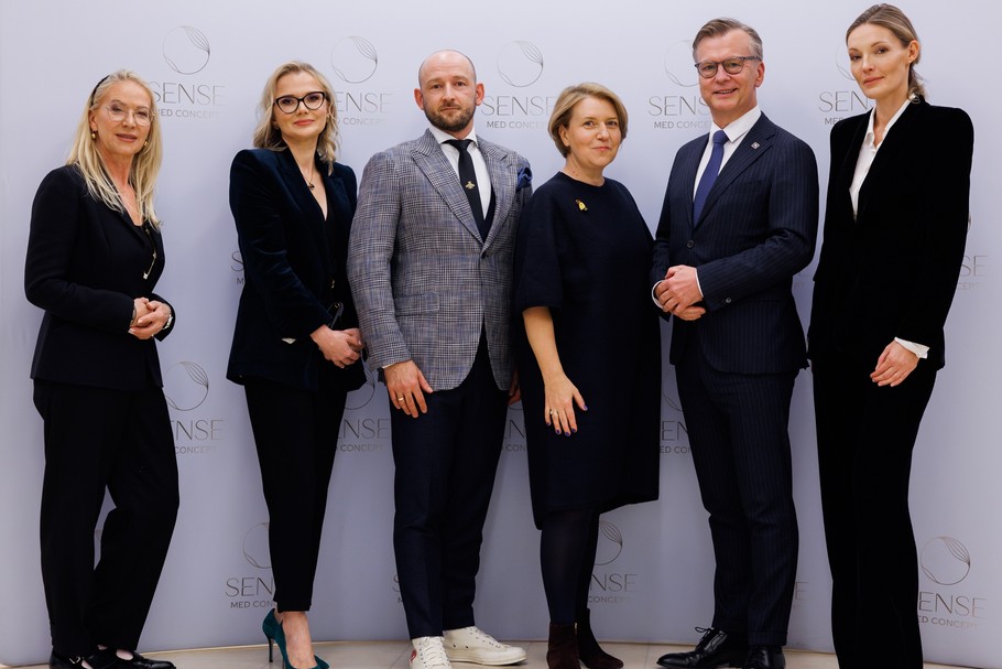 Od lewej: Beata Czerwińska, dr Anna Suwalska, dr Łukasz Grzęda, Aleksandra Karasińska, prof. Mirosław Wielgoś, Joanna Gajewska