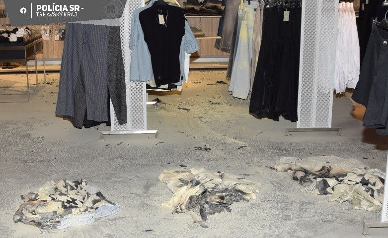 Podpaľačský incident v jednom z obchodných centier v meste Dunajská Streda. 