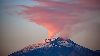 Wulkan Etna znowu się przebudził. Lotnisko w Katanii na Sycylii zamknięte