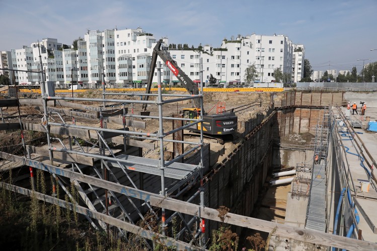 Teren budowy Południowej Obwodnicy Warszawy przy skrzyżowaniu al. KEN z ul. Płaskowickiej w Warszawie. (kf) PAP/Tomasz Gzell