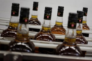 Butelka 72-letniej szkockiej whisky sprzedana za ponad 54 tys. dolarów