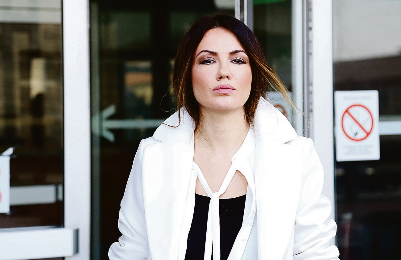 ivana stamenkovic sindi duge noge dekolte