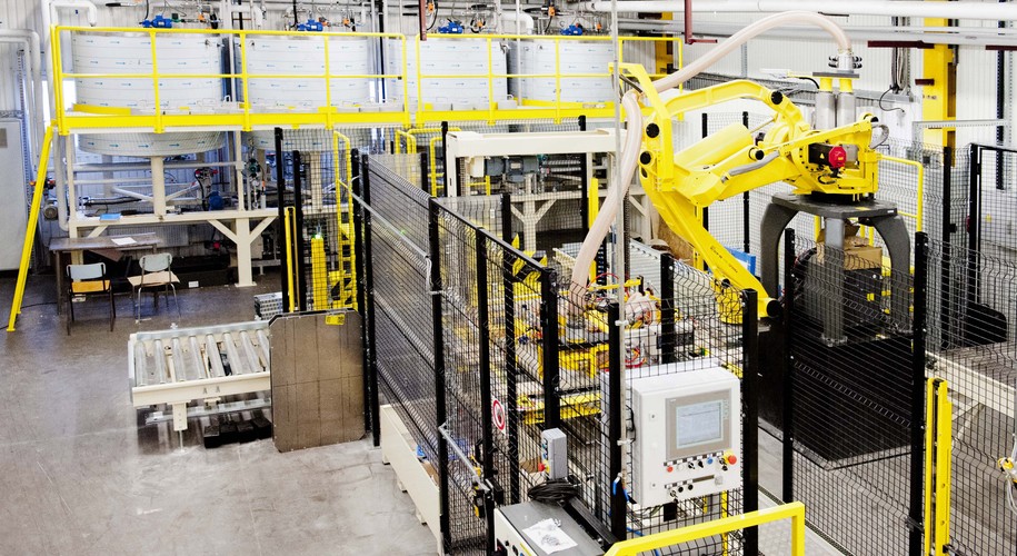 W 1997 r. Korona nawiązała współpracę z kluczowym i największym jak dotychczas partnerem – siecią IKEA. Zaproponowała Skandynawom, aby ci w swojej ofercie umieścili świece zapachowe. I to właśnie w polskich sklepach IKEA produkt ten po raz pierwszy trafił do otwartej sprzedaży.